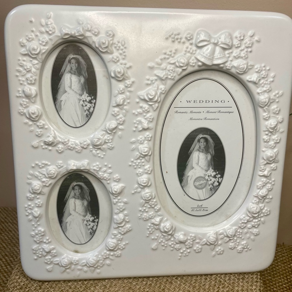 Elegant White Floral Photo Frame